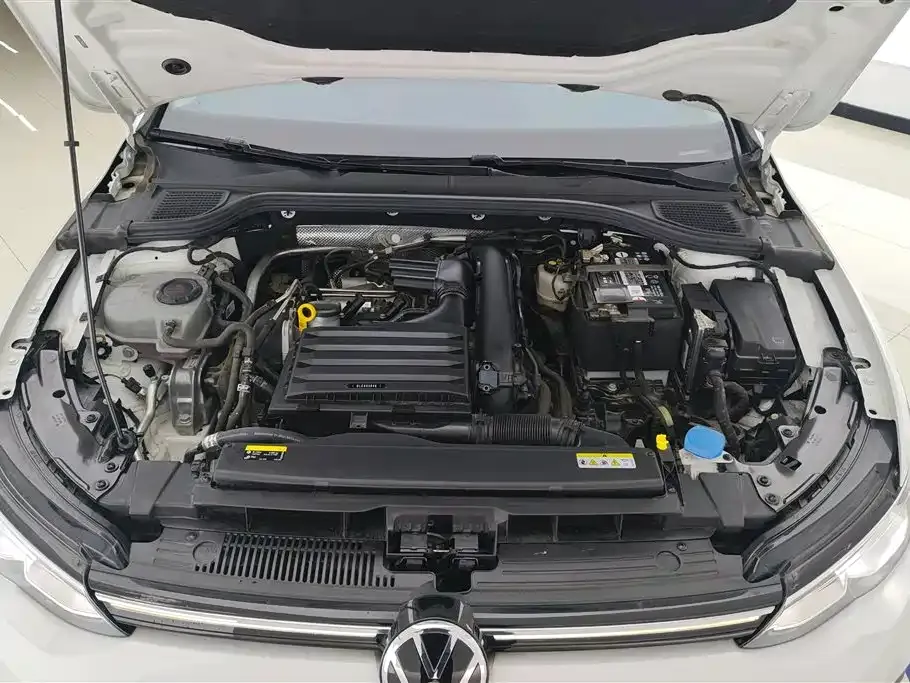 Volkswagen Golf 2024 из CN, фото 10