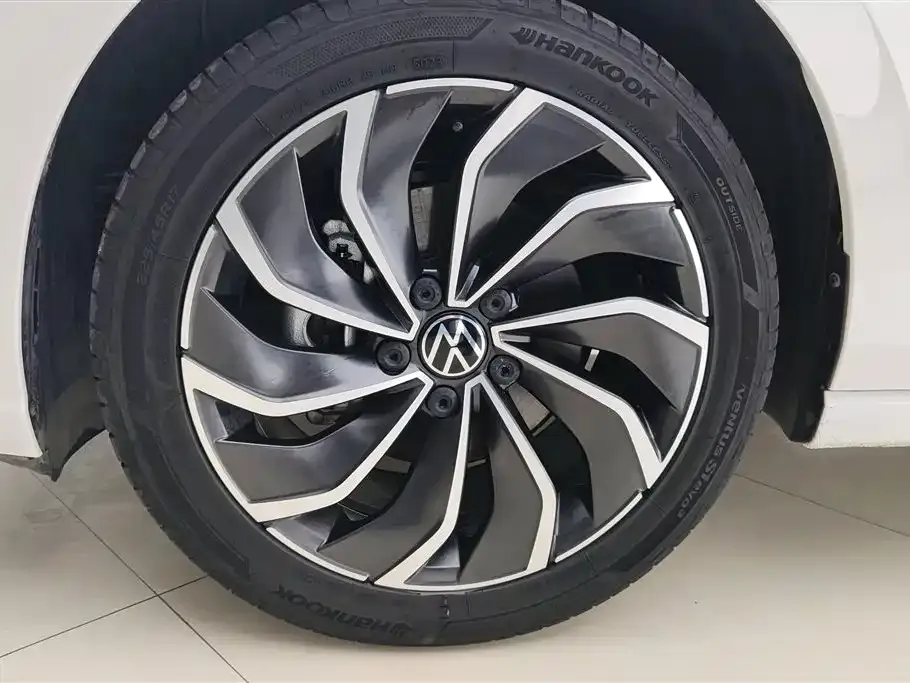 Volkswagen Golf 2024 из CN, фото 7