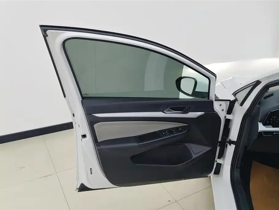 Volkswagen Golf 2024 из CN, фото 6
