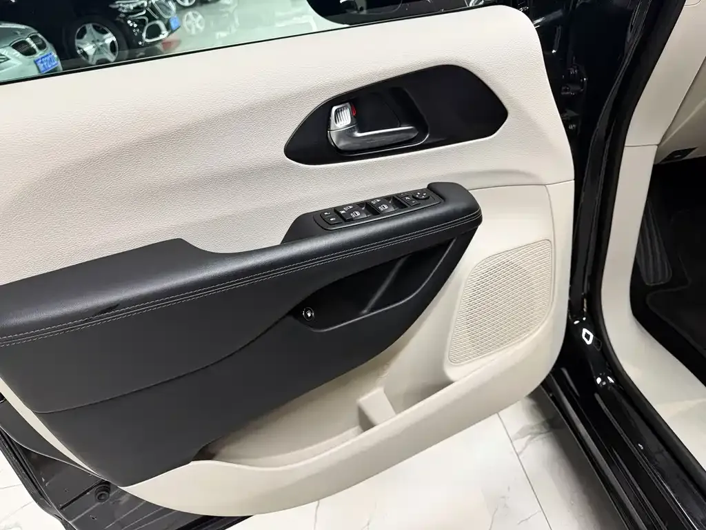 Chrysler Grand Voyager PHEV (Import) 2025 из CN, фото 5