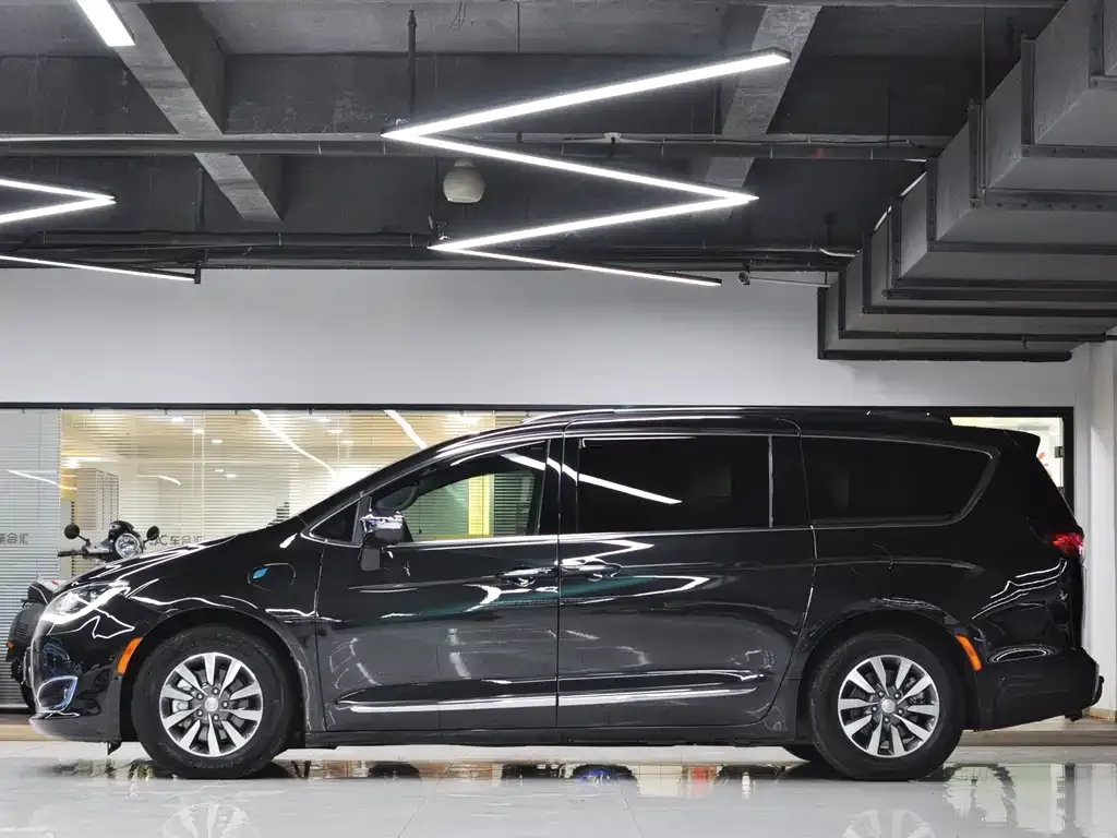 Chrysler Grand Voyager PHEV (Import) 2025 из CN, фото 7