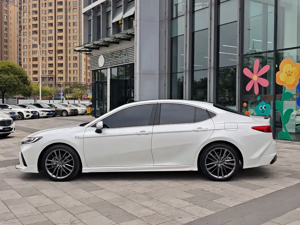 Toyota Camry — фото 4