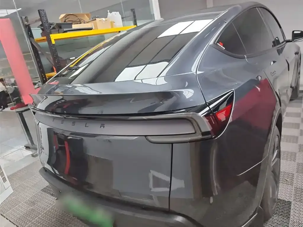 Tesla Model Y — фото 10