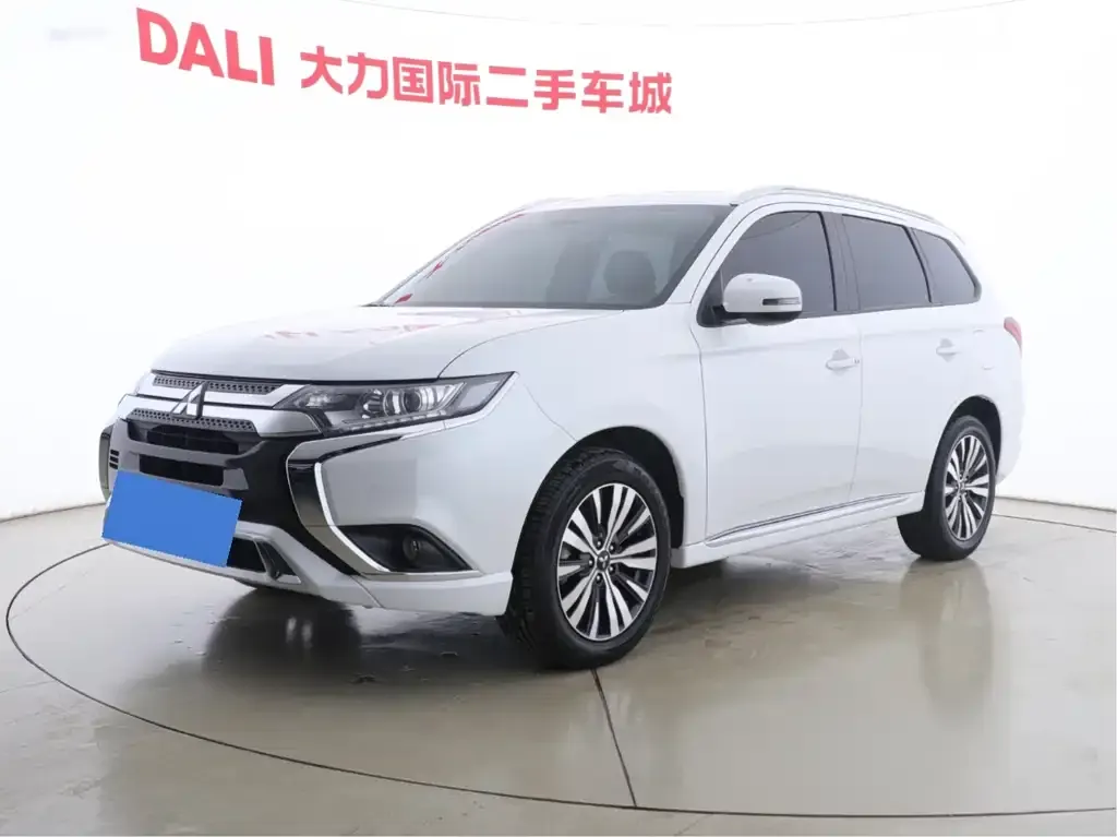 Mitsubishi Outlander 2022 из CN, фото 1