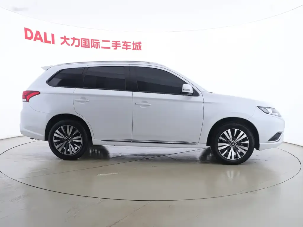 Mitsubishi Outlander 2022 из CN, фото 2