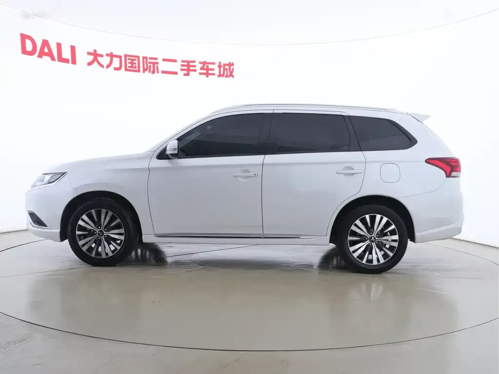 Mitsubishi Outlander 2022 из CN, фото 3