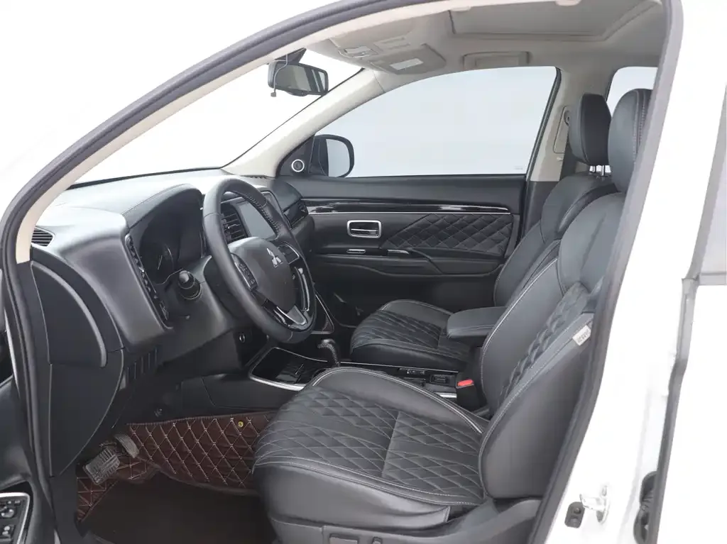 Mitsubishi Outlander 2022 из CN, фото 10
