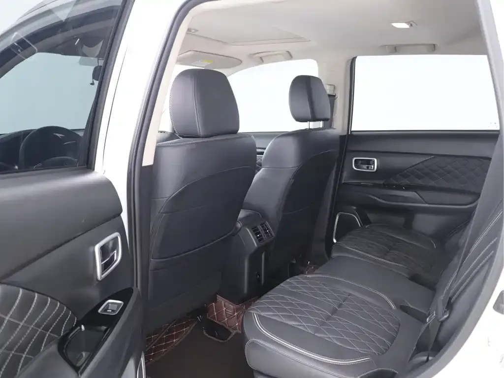 Mitsubishi Outlander 2022 из CN, фото 6