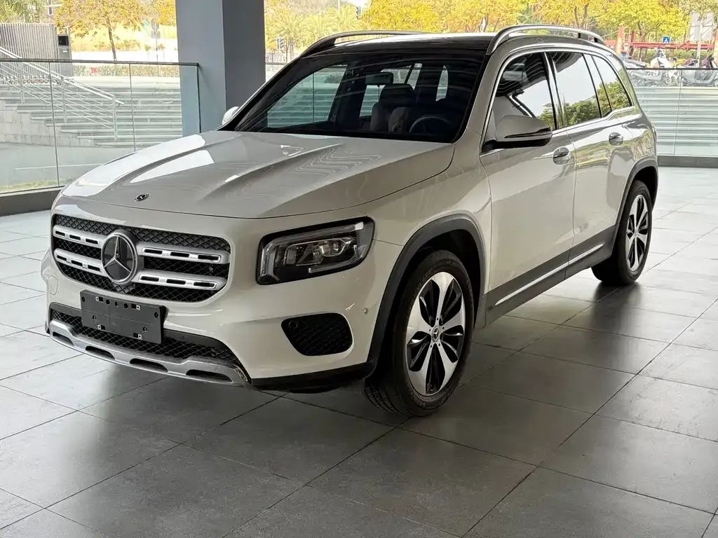 Mercedes-Benz GLB — фото 1