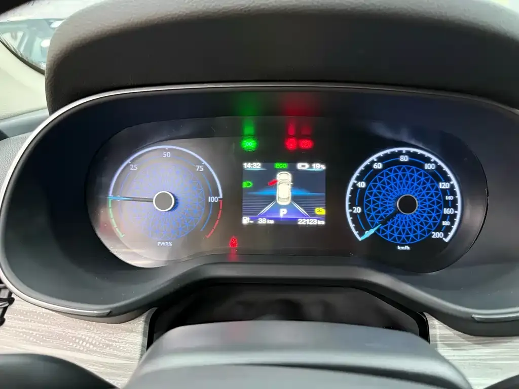 Hongqi E-QM5 2025 из CN, фото 7