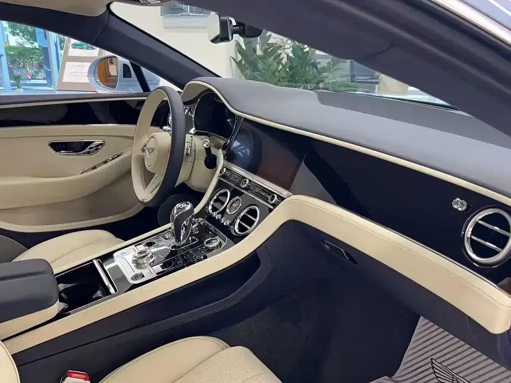 Bentley Continental 2025 из CN, фото 4