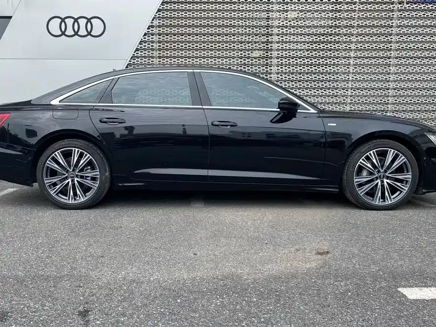 Audi A6L — фото 10