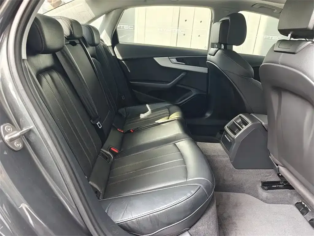 Audi A4L 2023 из CN, фото 7