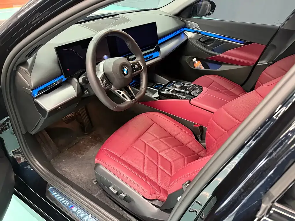 BMW 5 Series 2024 из CN, фото 2