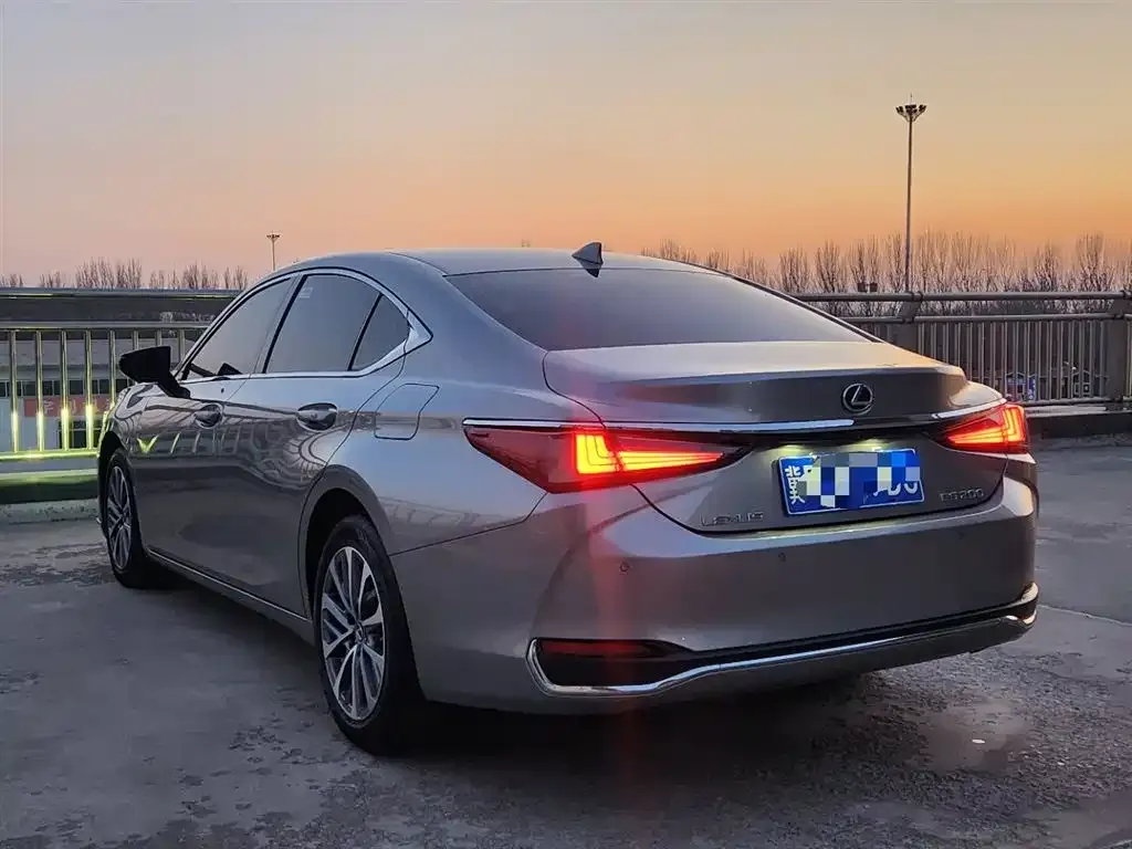 Lexus ES — фото 6