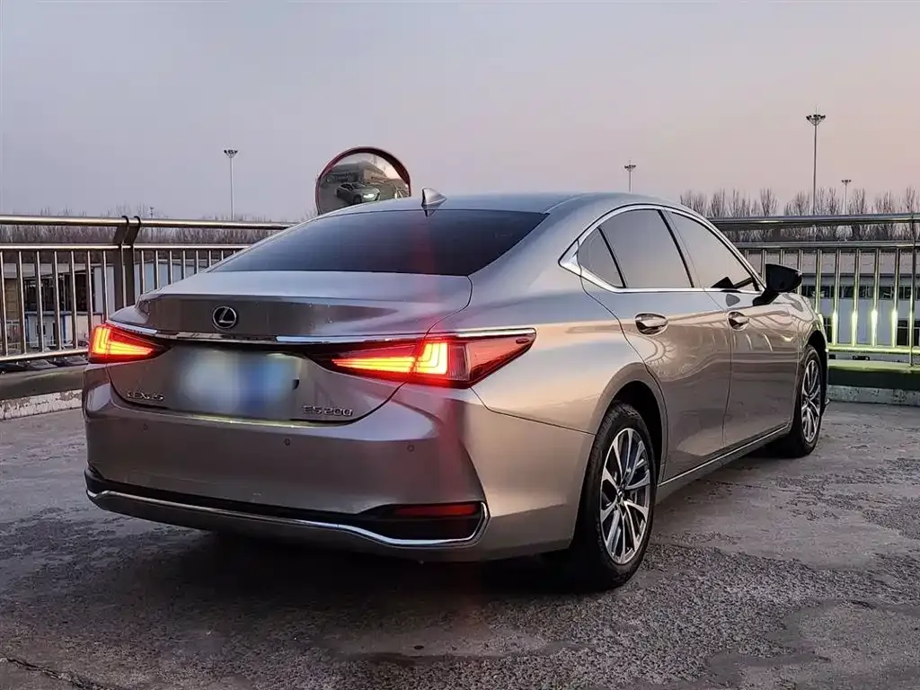 Lexus ES — фото 4