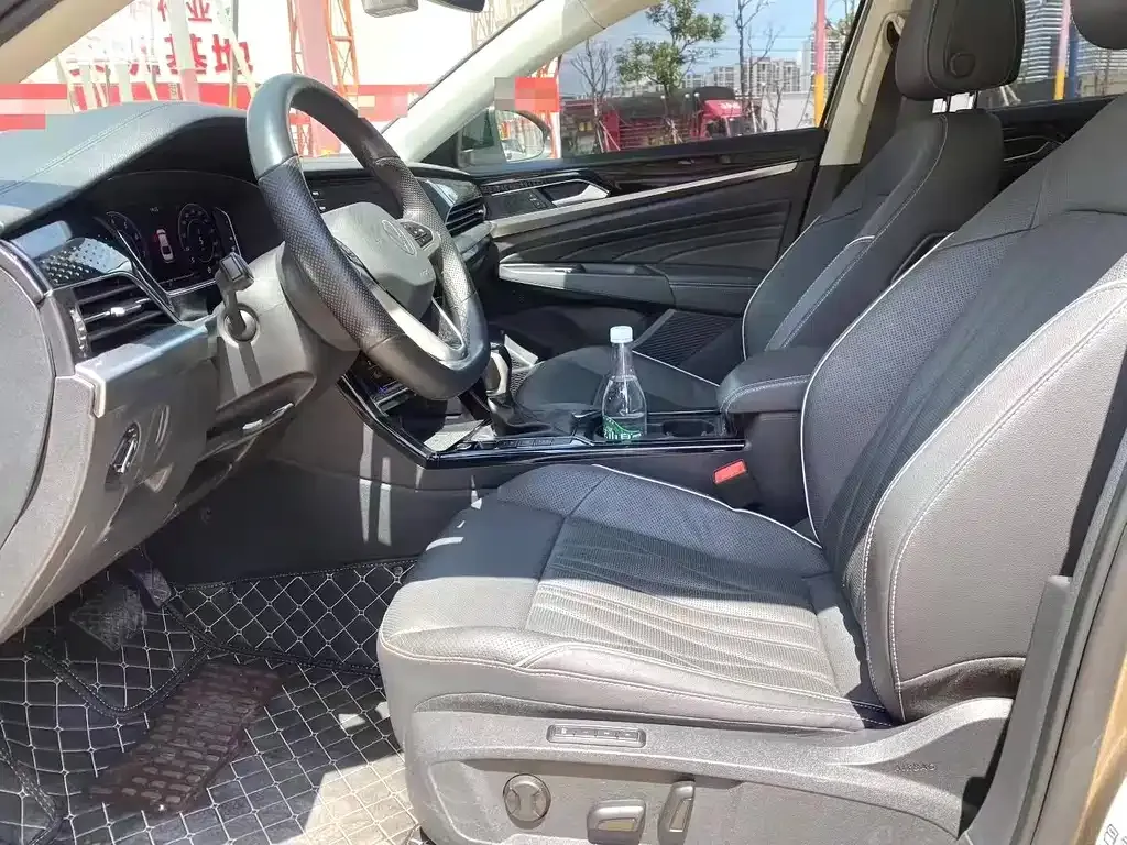 Volkswagen Passat 2021 из CN, фото 5