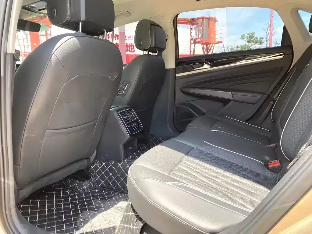 Volkswagen Passat 2021 из CN, фото 3