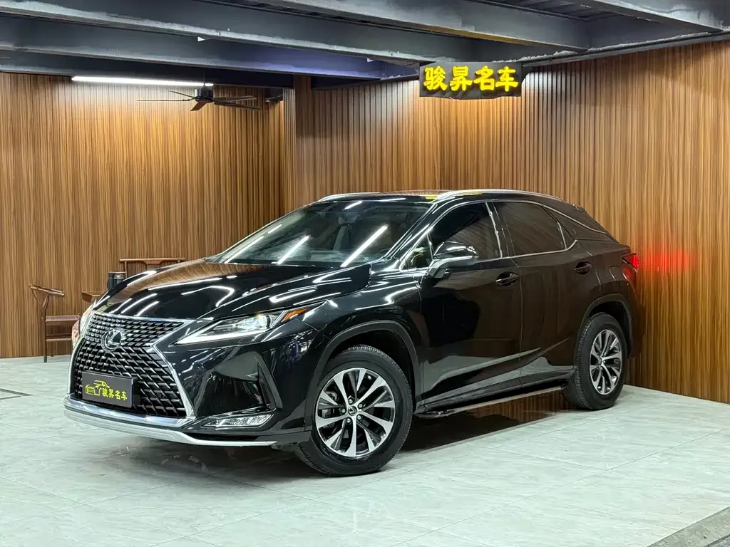 Lexus RX — фото 1
