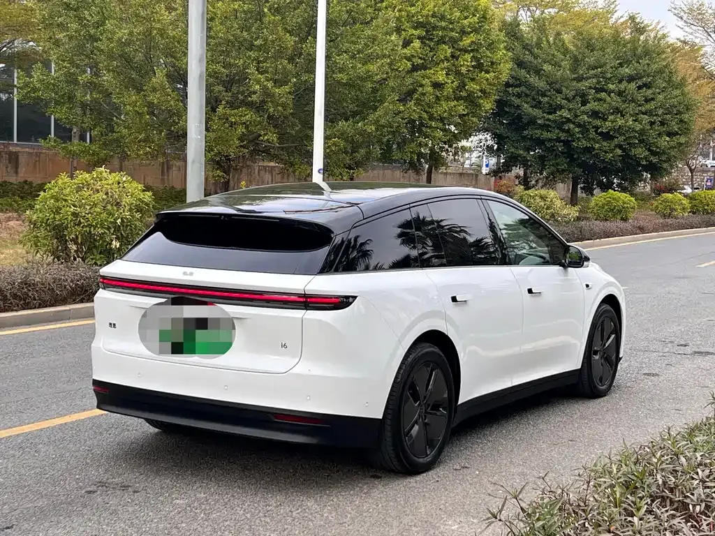 Li Auto i6 — фото 10