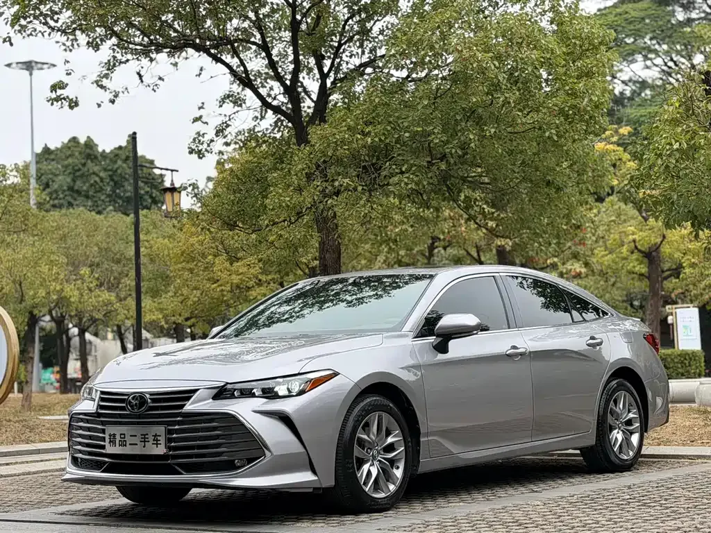 Toyota Avalon — фото 1