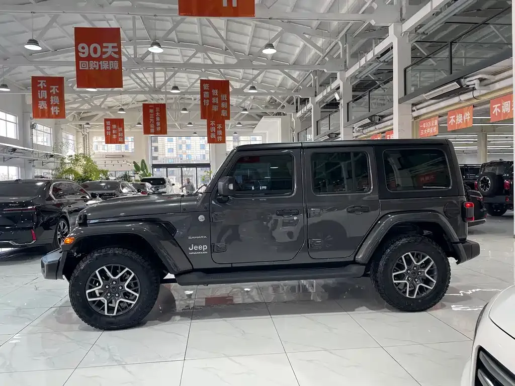 Jeep Wrangler — фото 7