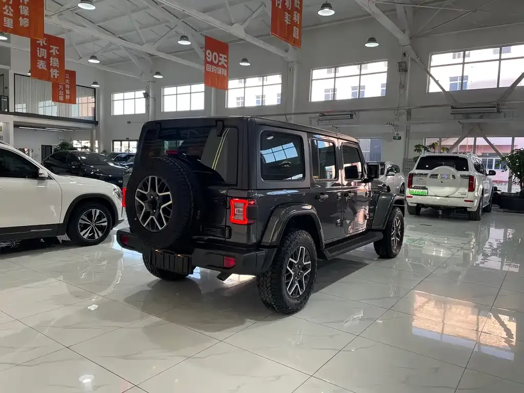 Jeep Wrangler — фото 9