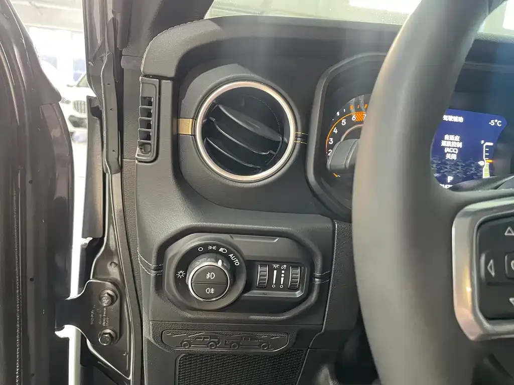 Jeep Wrangler — фото 4