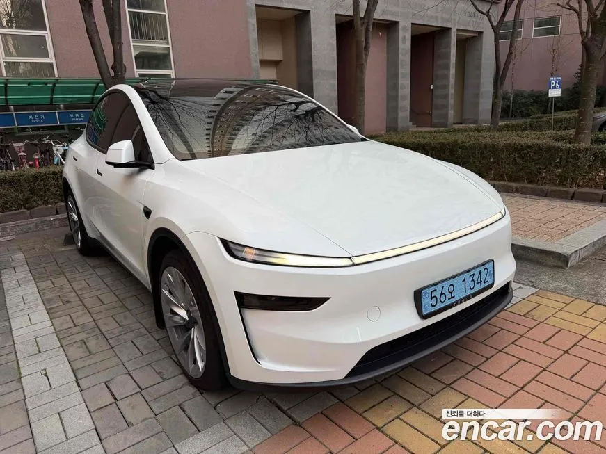 Tesla Model Y — фото 1