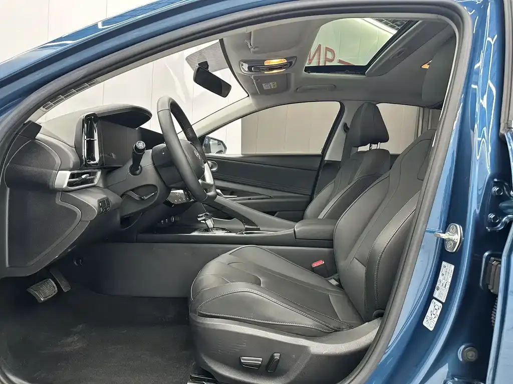 Hyundai Elantra — фото 10