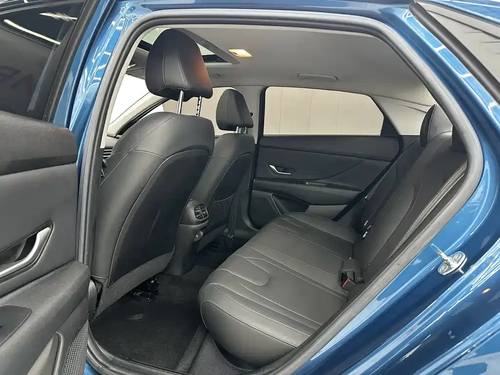 Hyundai Elantra — фото 4