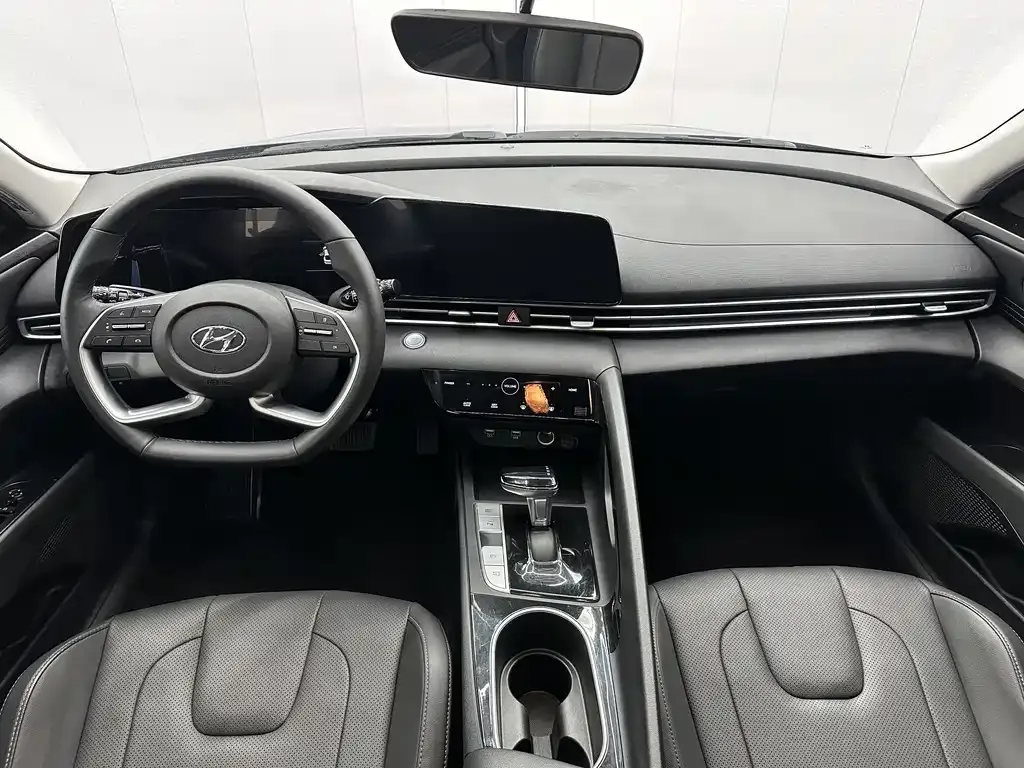 Hyundai Elantra — фото 7