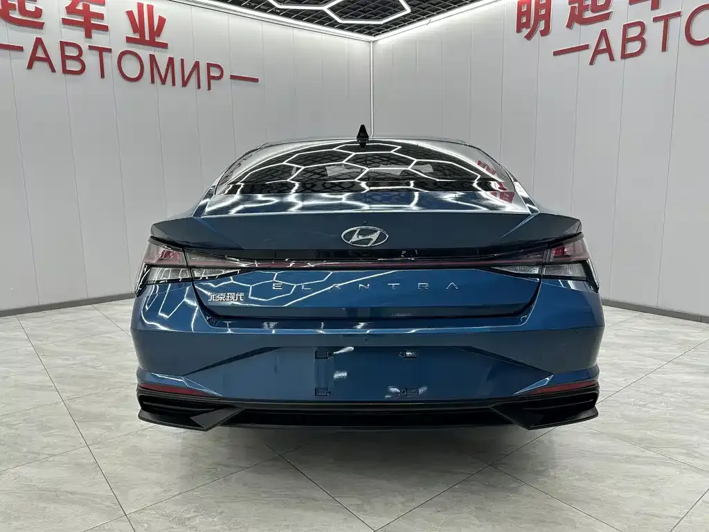 Hyundai Elantra — фото 3