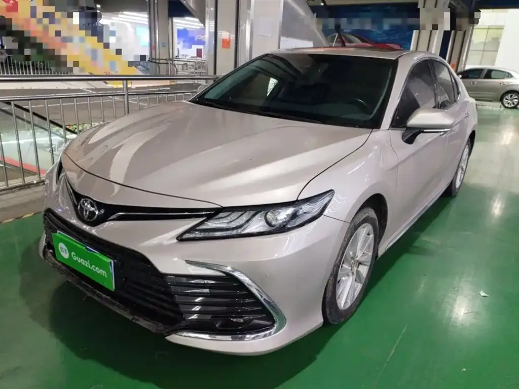 Toyota Camry — фото 1