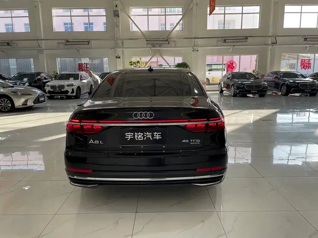 Audi A8 — фото 7