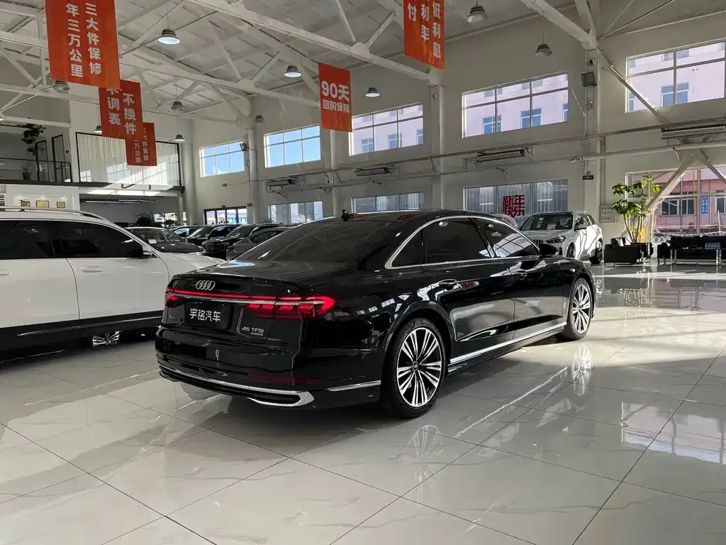 Audi A8 — фото 4