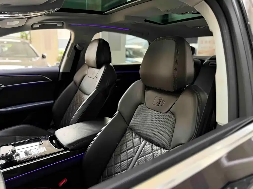 Audi A8 2021 из CN, фото 7