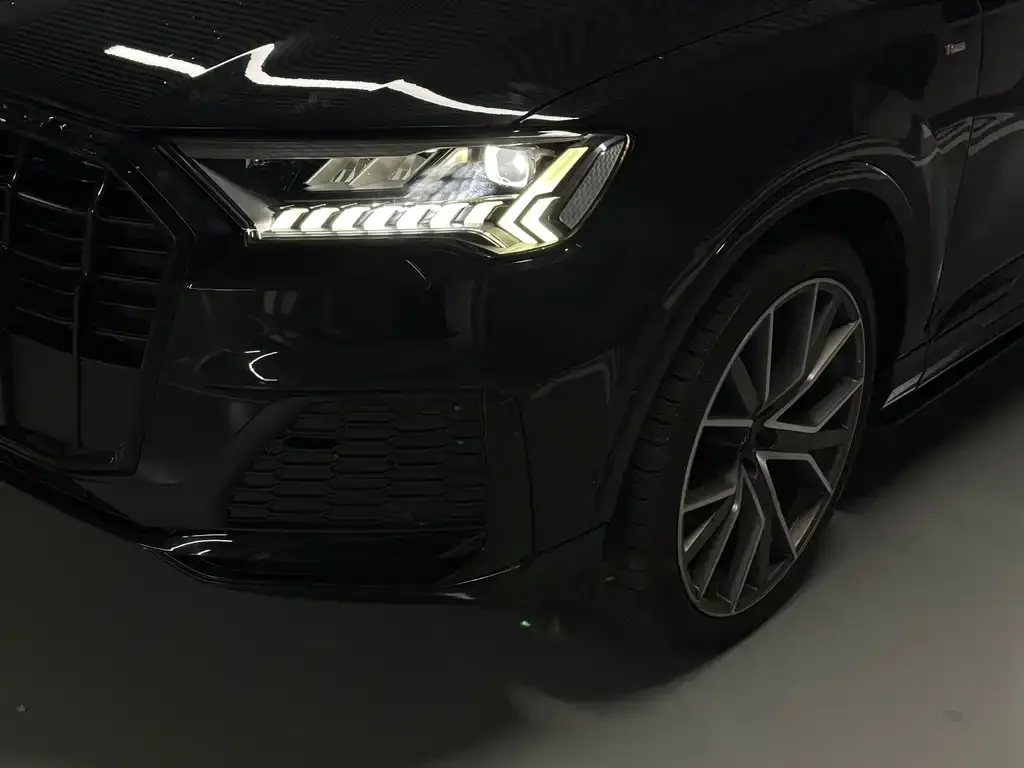 Audi Q7 2023 из CN, фото 3