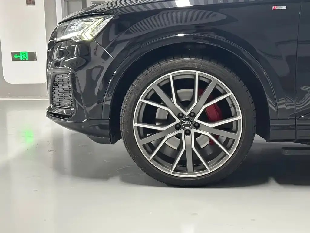Audi Q7 2023 из CN, фото 4
