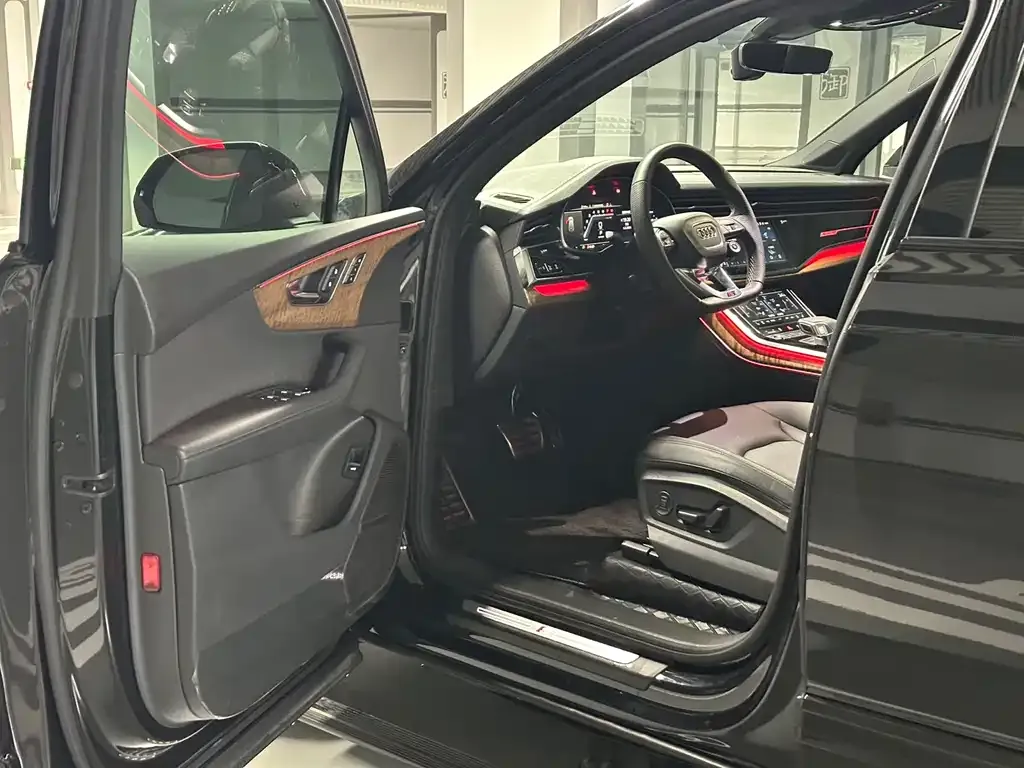 Audi Q7 2023 из CN, фото 7