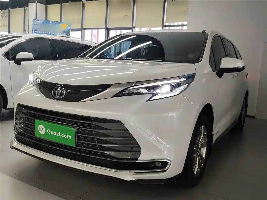 Toyota Sienna 2024 из CN, фото 1