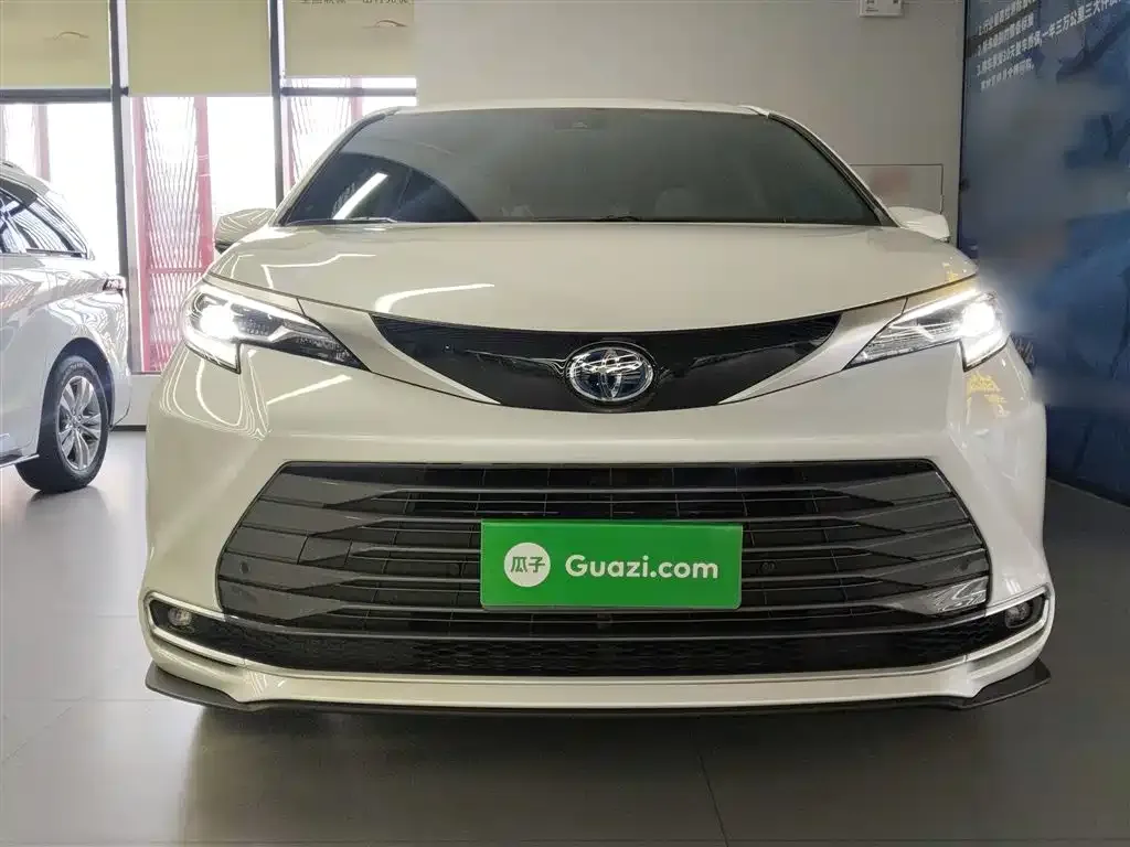 Toyota Sienna 2024 из CN, фото 4