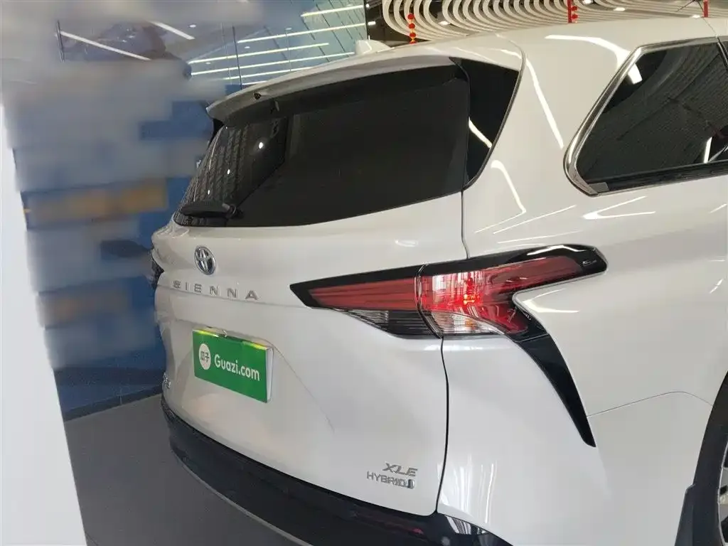 Toyota Sienna 2024 из CN, фото 2