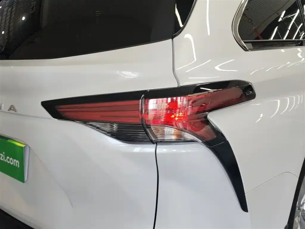 Toyota Sienna 2024 из CN, фото 10
