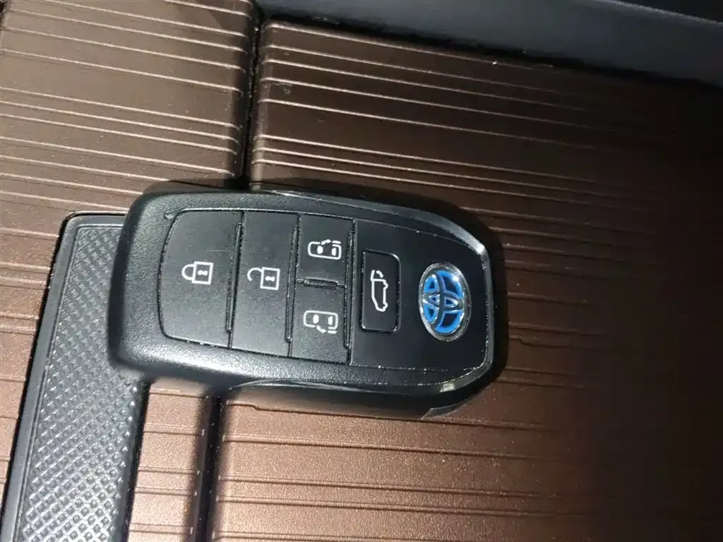 Toyota Sienna 2024 из CN, фото 7
