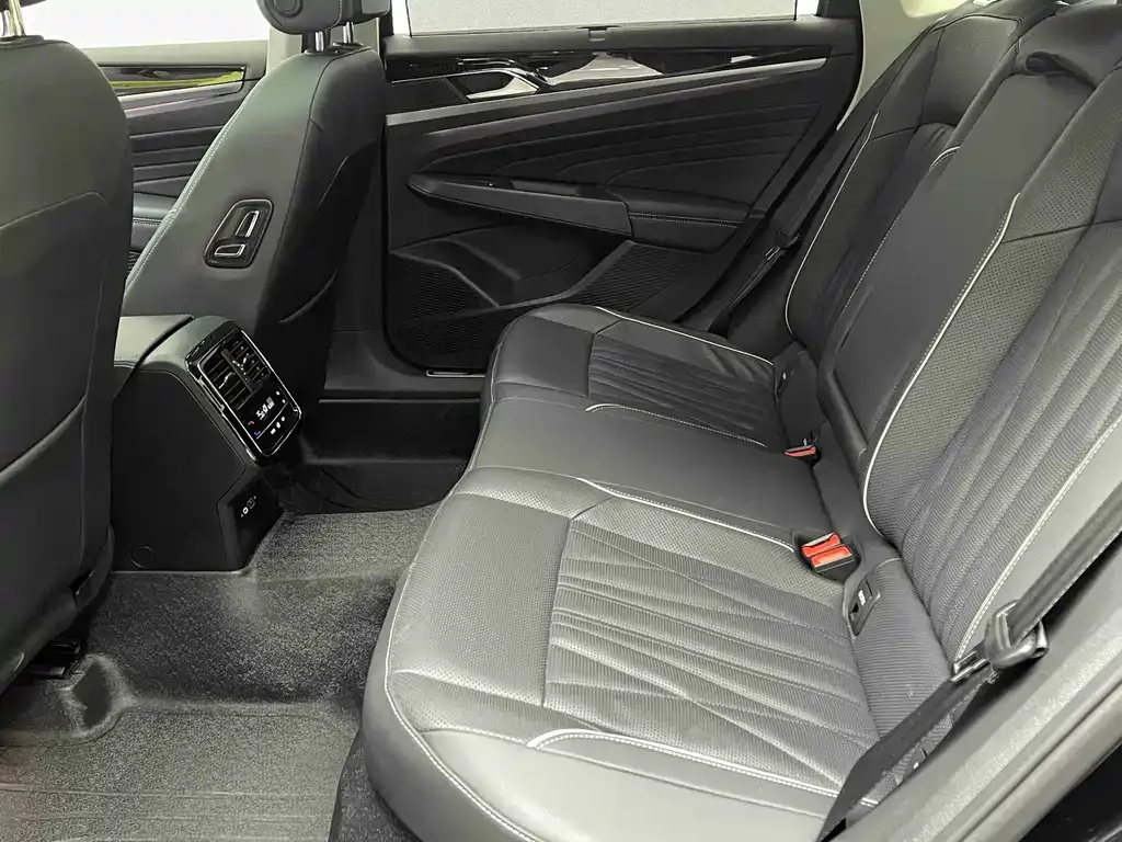Volkswagen Passat — фото 10
