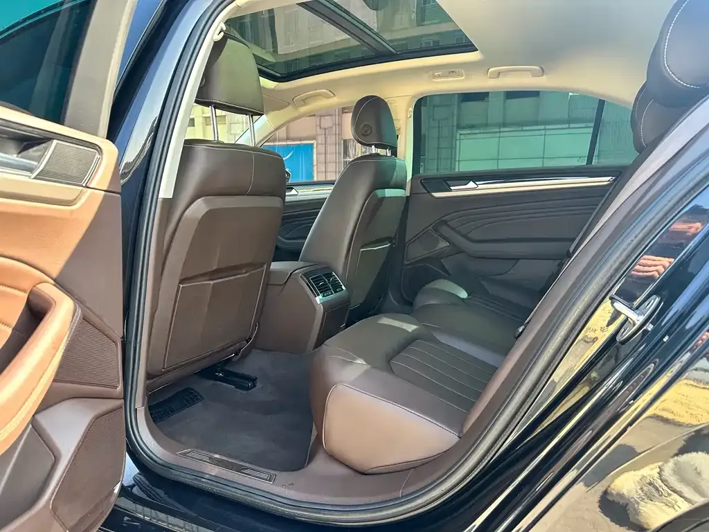 Volkswagen Phideon 2023 из CN, фото 10