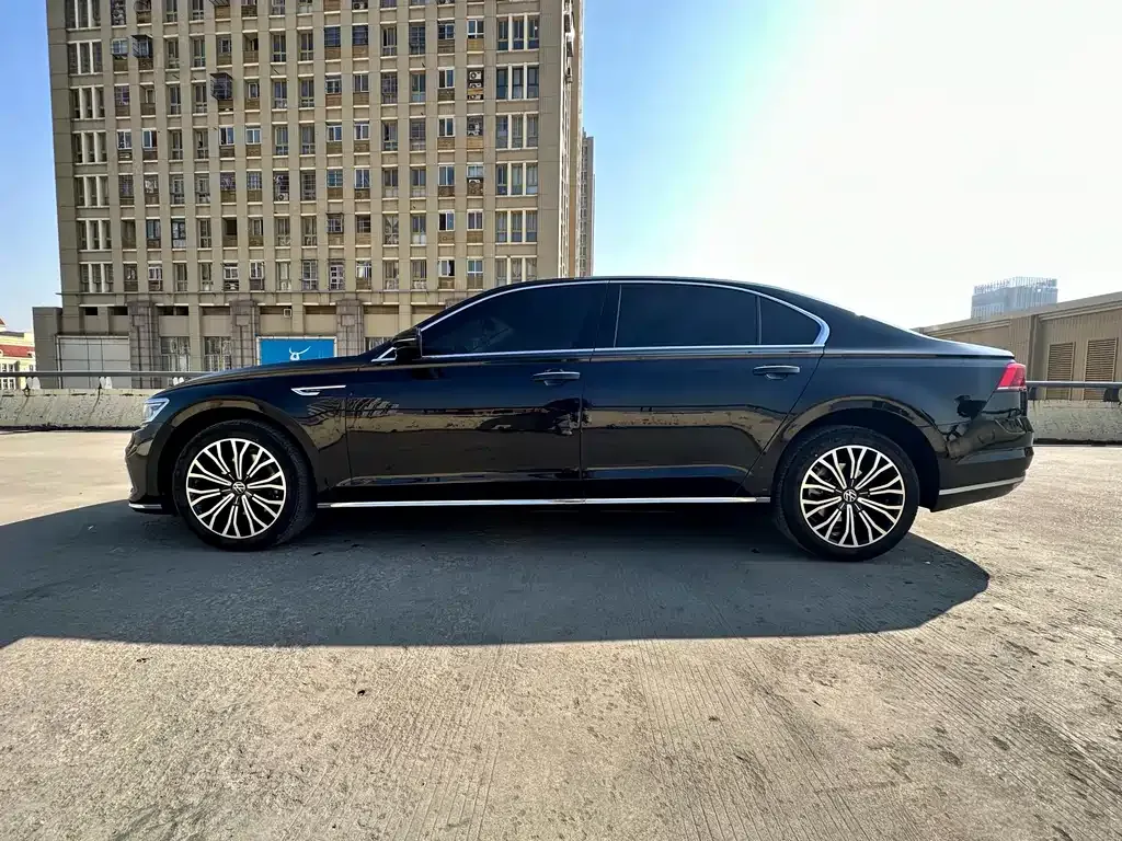 Volkswagen Phideon 2023 из CN, фото 9