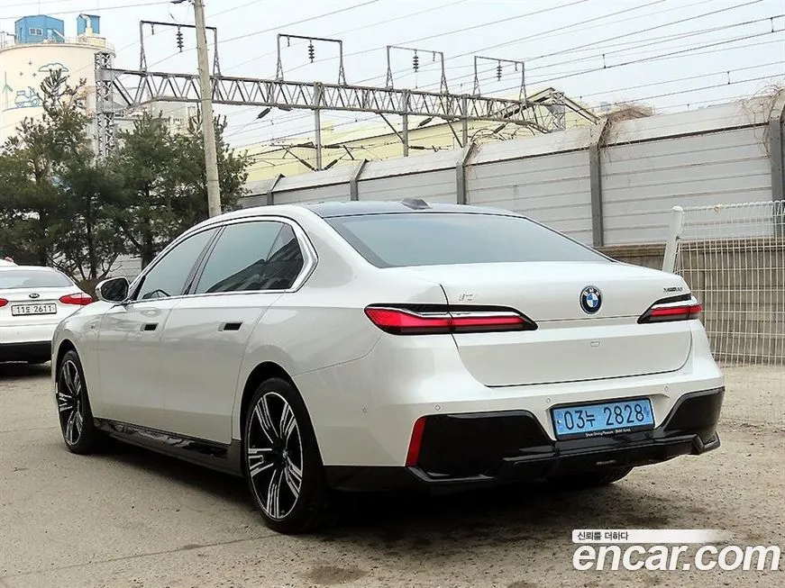 BMW i7 — фото 3