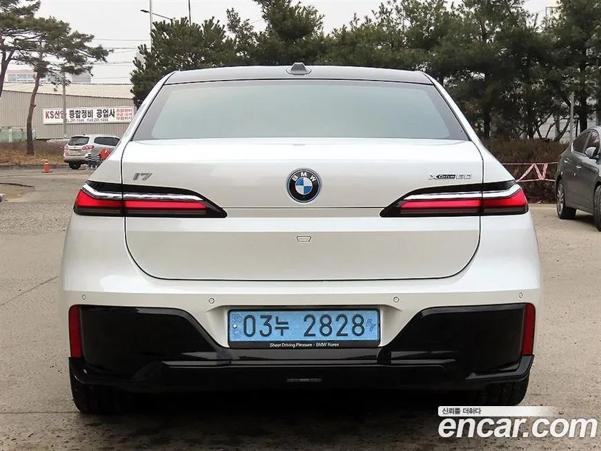 BMW i7 — фото 2